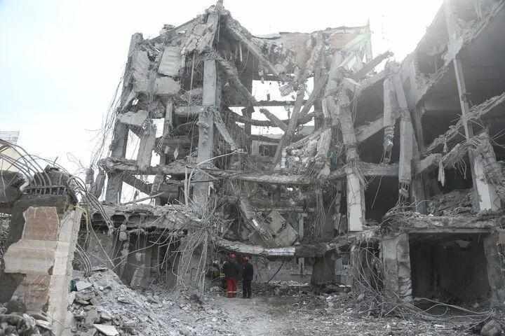  哈尔克岛军事设施灰飞烟灭；德黑兰爆炸连连，以军备战数周；伊朗多轮导弹回击，中东战云密布 新闻