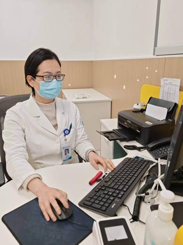  三岁孩童呕吐咖啡色物质；母亲与祖母先后染病，诺如病毒在开学前后悄然肆虐。 健康养生