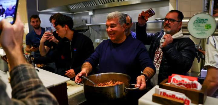  从节日氛围到激烈对峙；拉波尔塔巴萨主席竞选路径转变。 体育新闻