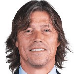  塞维利亚主帅坦言现实差距；巴萨展现夺冠雄心；阿尔梅达反思关键失误。 体育新闻