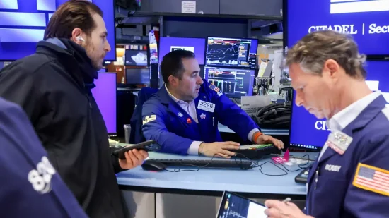 美国股市低开格局显现；批发通胀压力持续；市场静待政策信号释放。