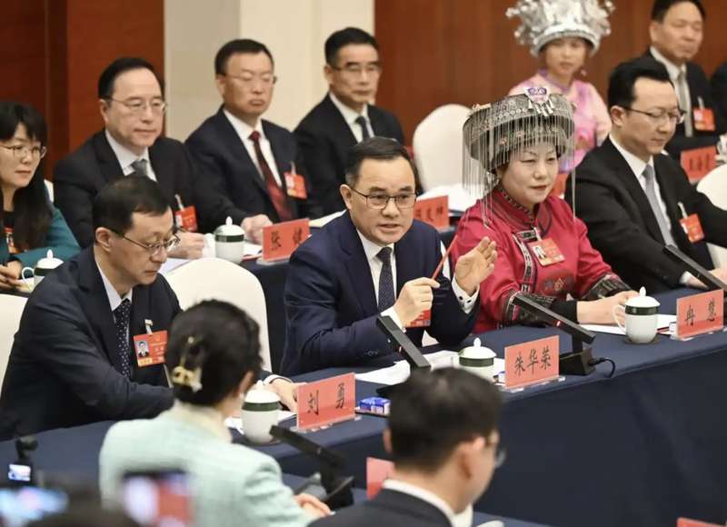 长安汽车all in AI，未来十年智能网联新能源汽车投入巨资；目标全球前列，科技自立铸就新优势。