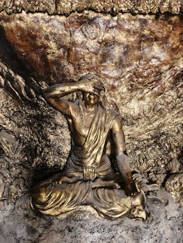 海飞新作《一个人四海为家》：多时空交织，木雕承载内心情感。